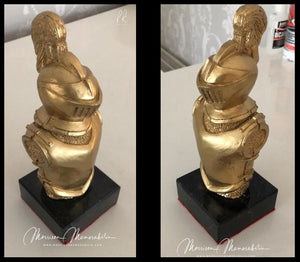 Protegimus Statue - Gold